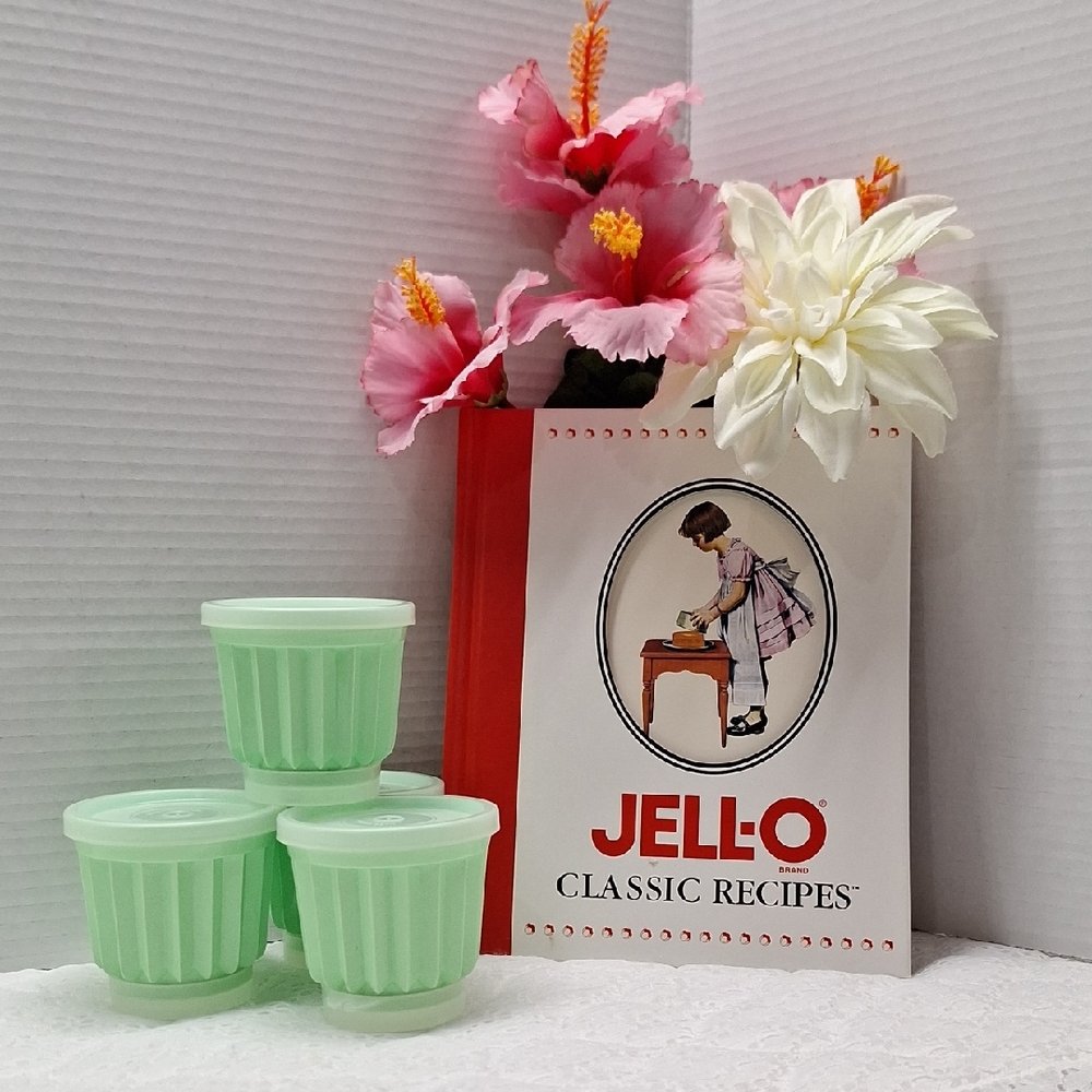 #ACV JELL-O Classic Recipies Cook Book And Four TupperWare JELL-O Molds